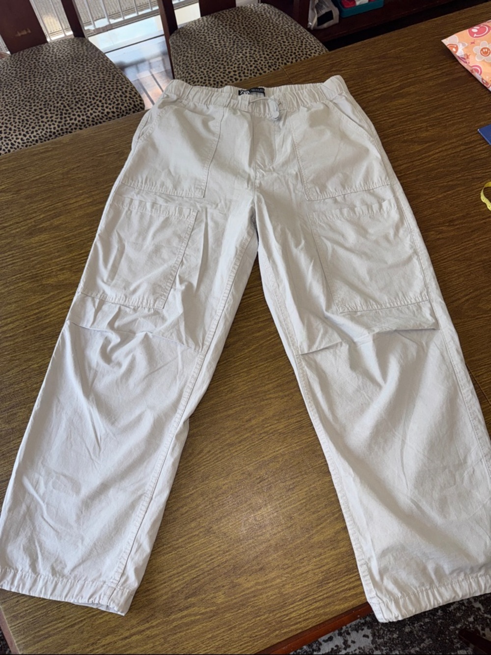 Zara Men's Lightweight Cargo Pants in tan.